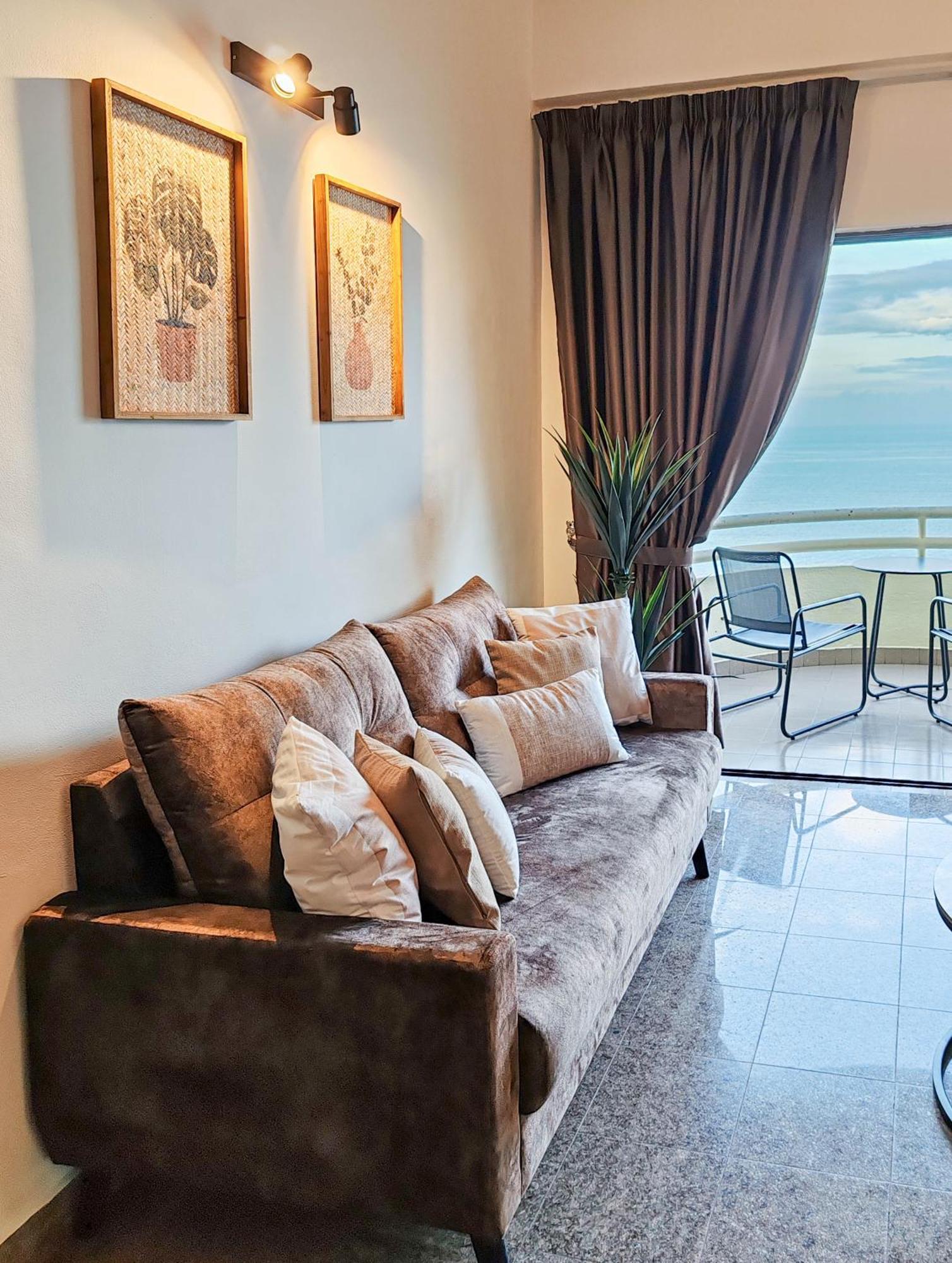 'Newly Refurbished' 'Sunny Seaview' At Regency With 2 Carpark By Shine Stay Port Dickson Buitenkant foto