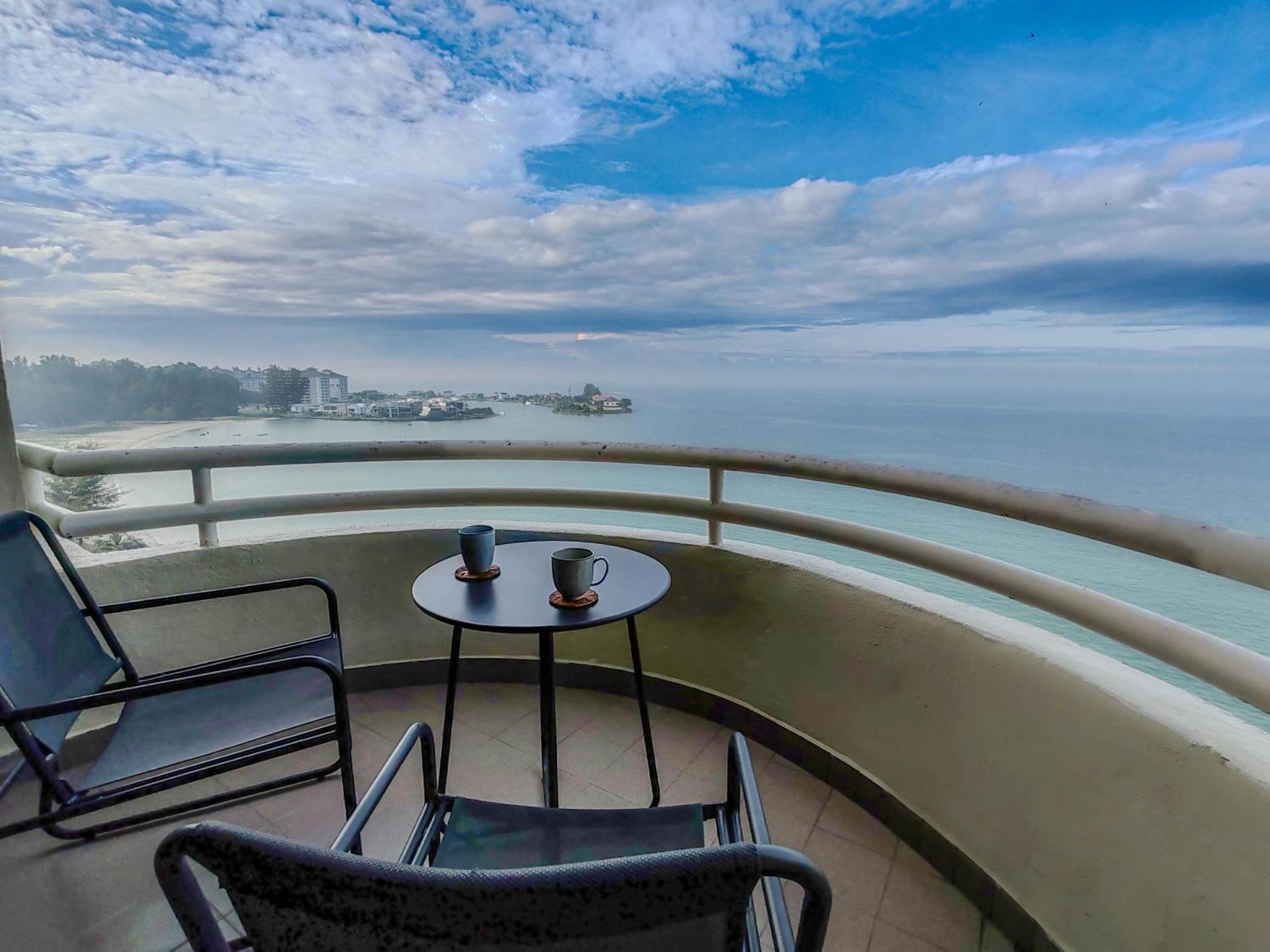'Newly Refurbished' 'Sunny Seaview' At Regency With 2 Carpark By Shine Stay Port Dickson Buitenkant foto