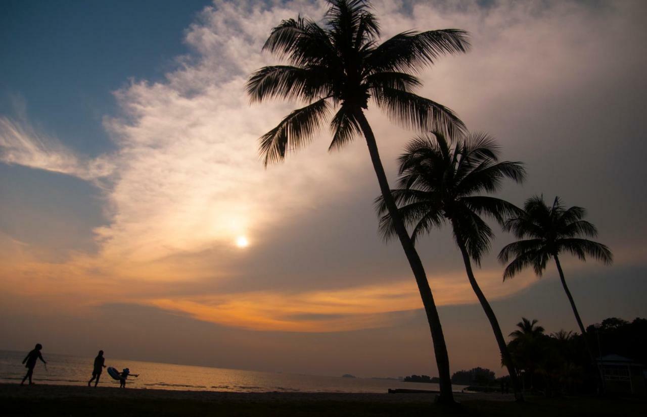 'Newly Refurbished' 'Sunny Seaview' At Regency With 2 Carpark By Shine Stay Port Dickson Buitenkant foto
