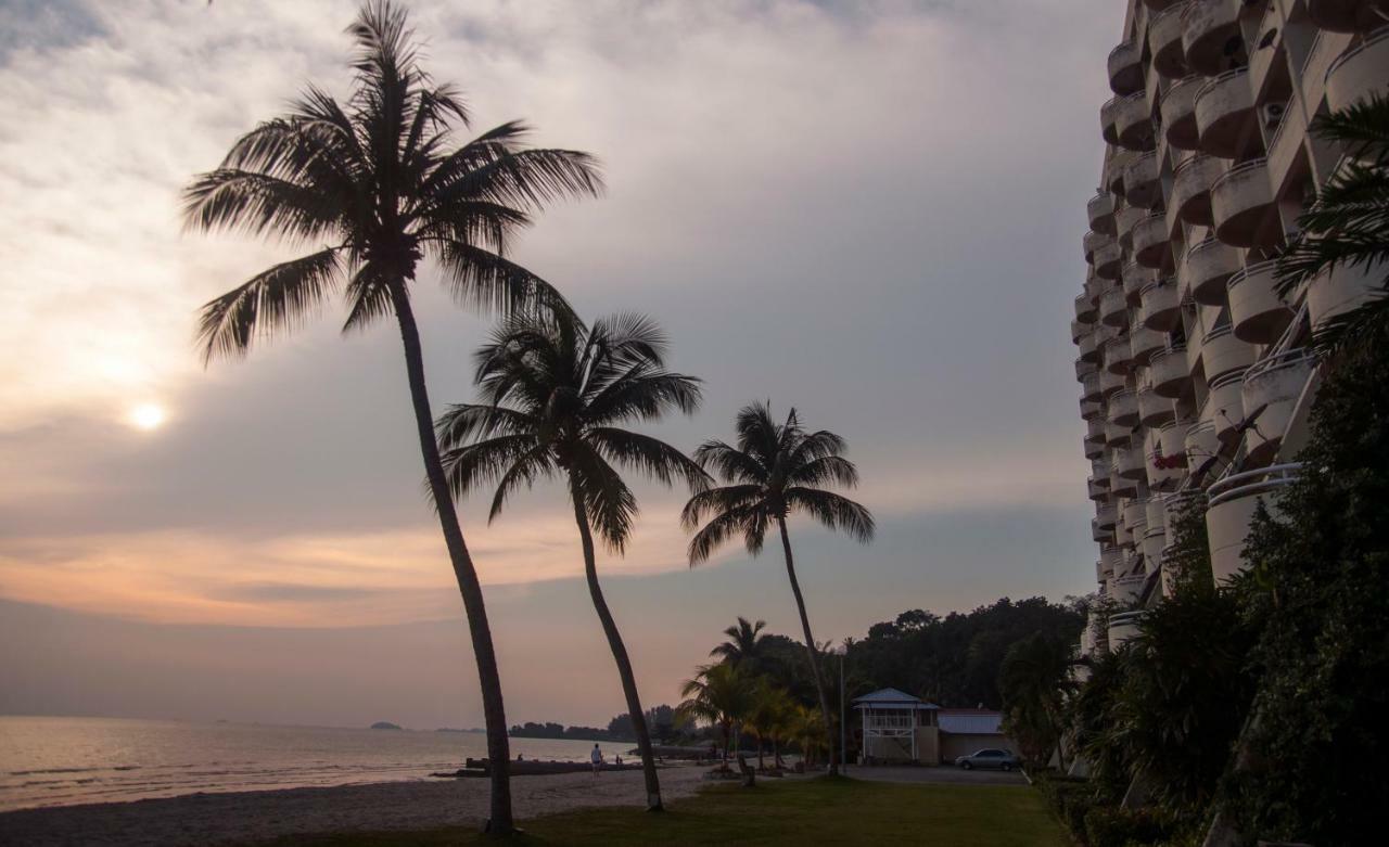 'Newly Refurbished' 'Sunny Seaview' At Regency With 2 Carpark By Shine Stay Port Dickson Buitenkant foto